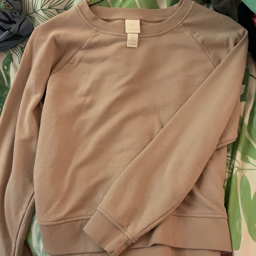 H&M tan sweatshirt